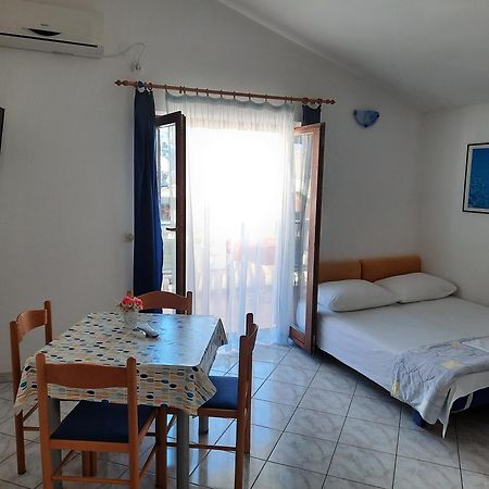 Apartmani Maver Sveti Filip i Jakov Eksteriør bilde