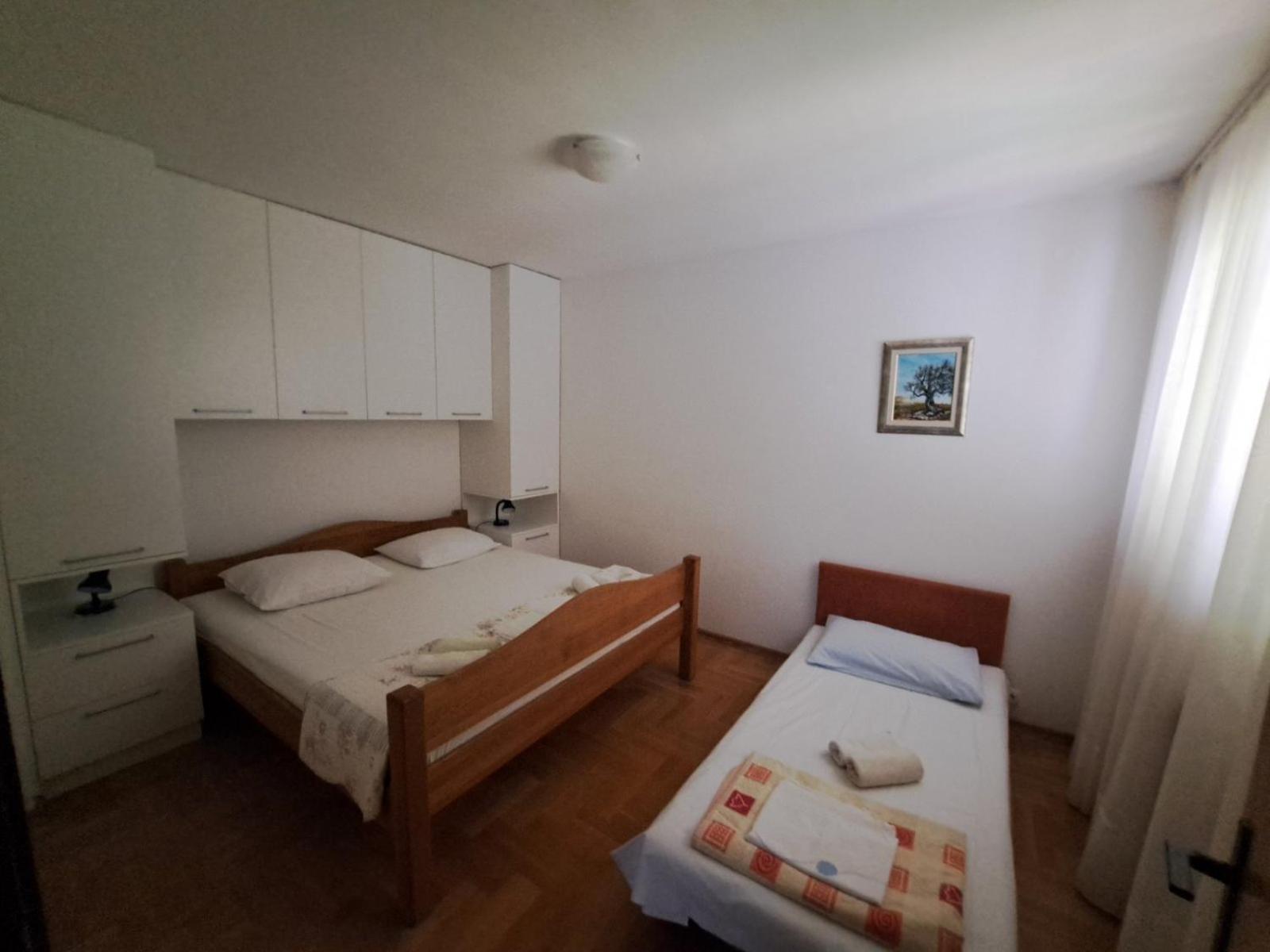 Apartmani Maver Sveti Filip i Jakov Eksteriør bilde