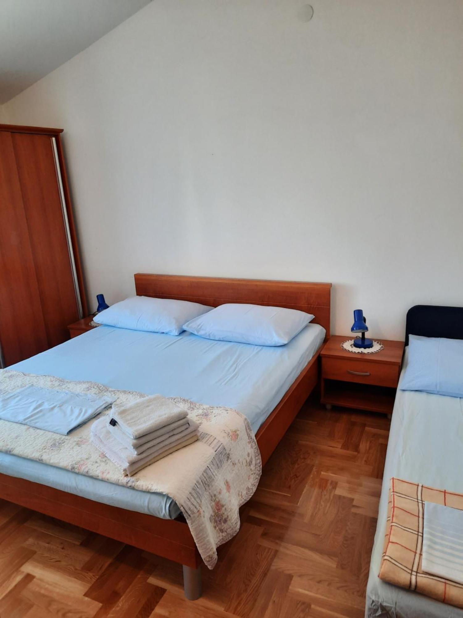 Apartmani Maver Sveti Filip i Jakov Eksteriør bilde