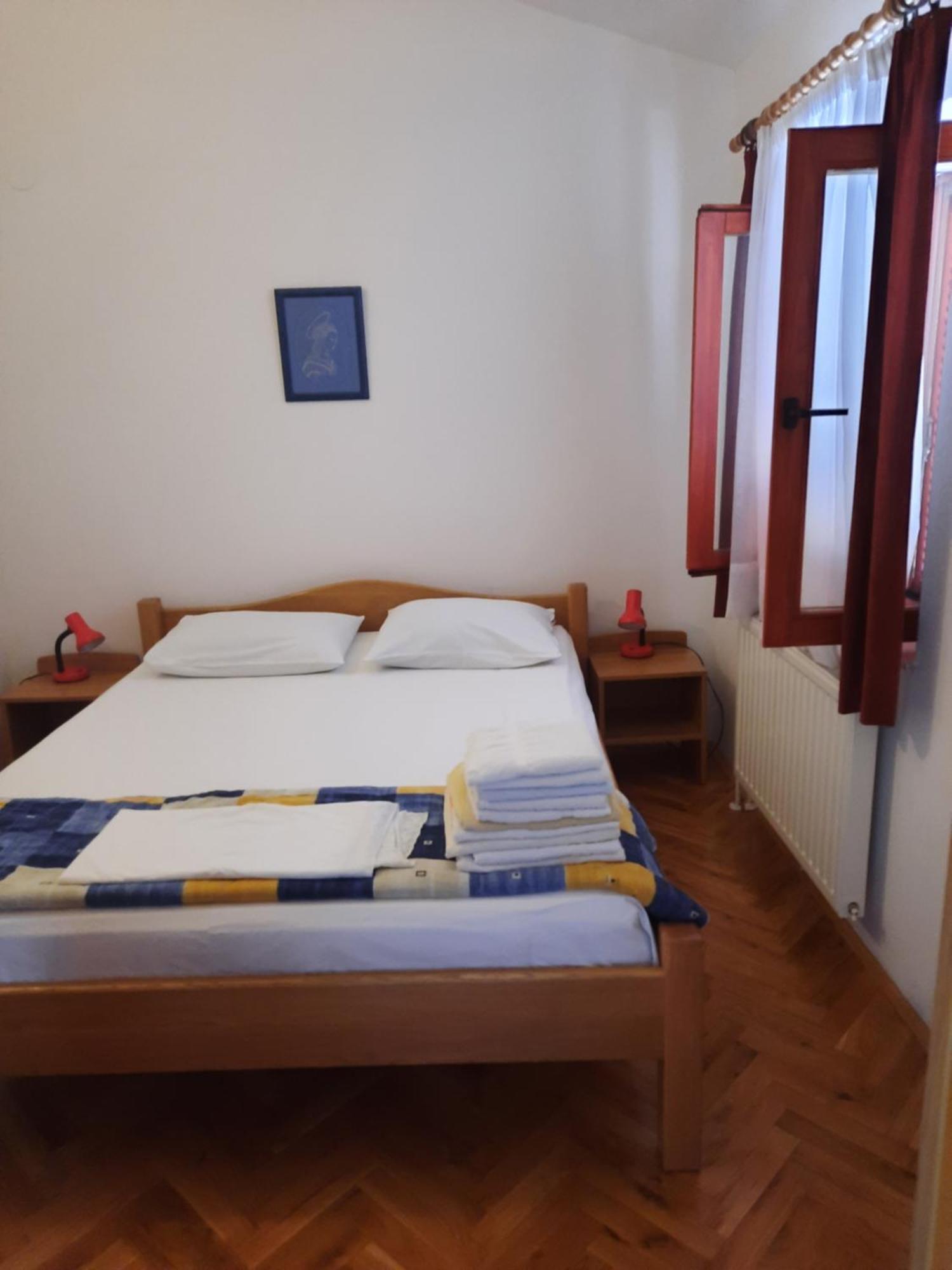 Apartmani Maver Sveti Filip i Jakov Eksteriør bilde